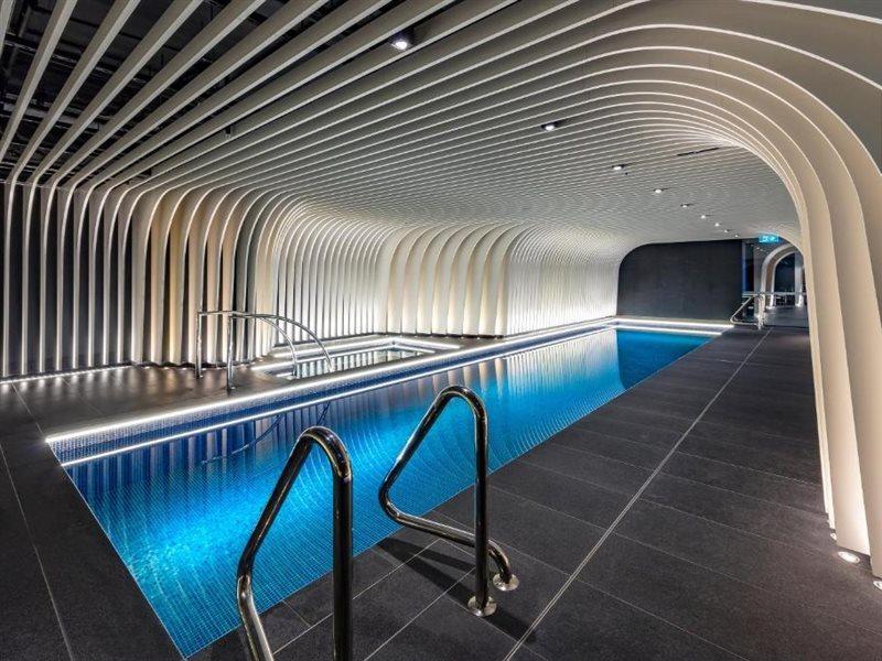 Skye Suites Sydney Exterior foto The pool at the 2018-opened The Standard, East Village