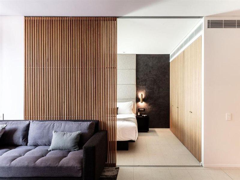 Skye Suites Sydney Exterior foto A sliding door