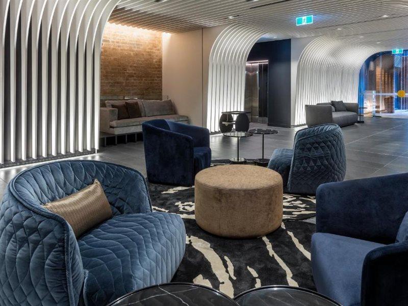 Skye Suites Sydney Exterior foto The lounge at the airport