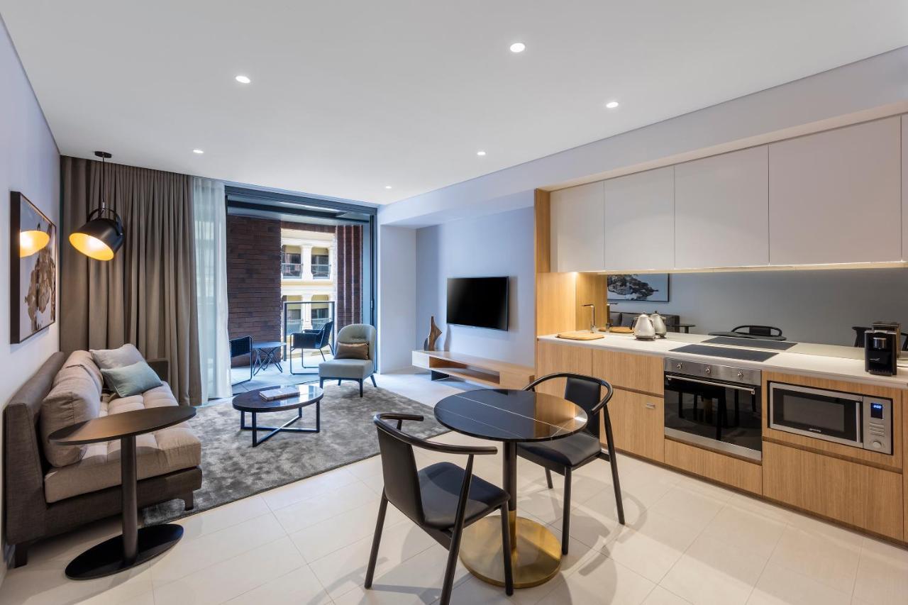 Skye Suites Sydney Exterior foto A typical apartment at The Standard London